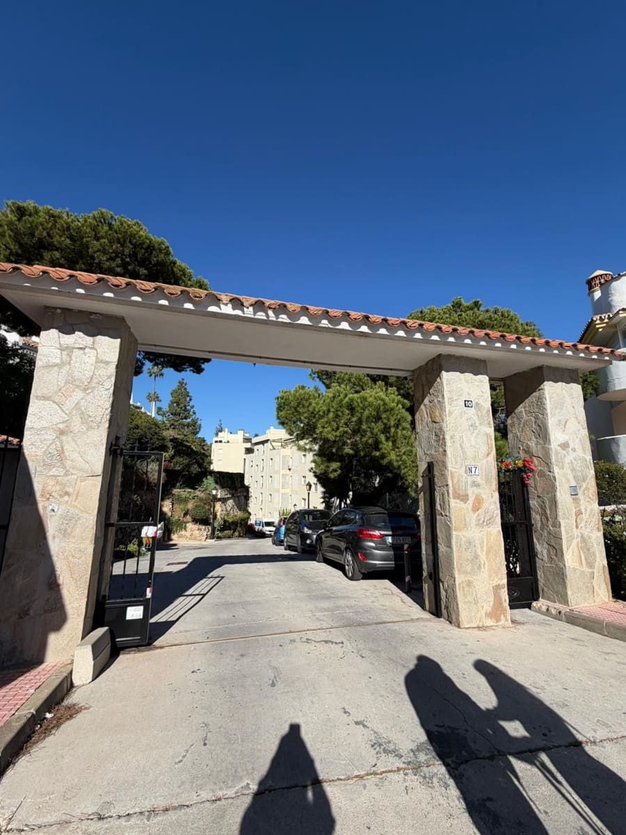 1 bedroom Apartment for sale in Calahonda with pool garage - € 300,000 (Ref: 9972169)