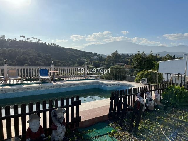 3 soveværelse Finca/Landehus til salg i Estepona med swimmingpool - € 395.000 (Ref: 9972173)