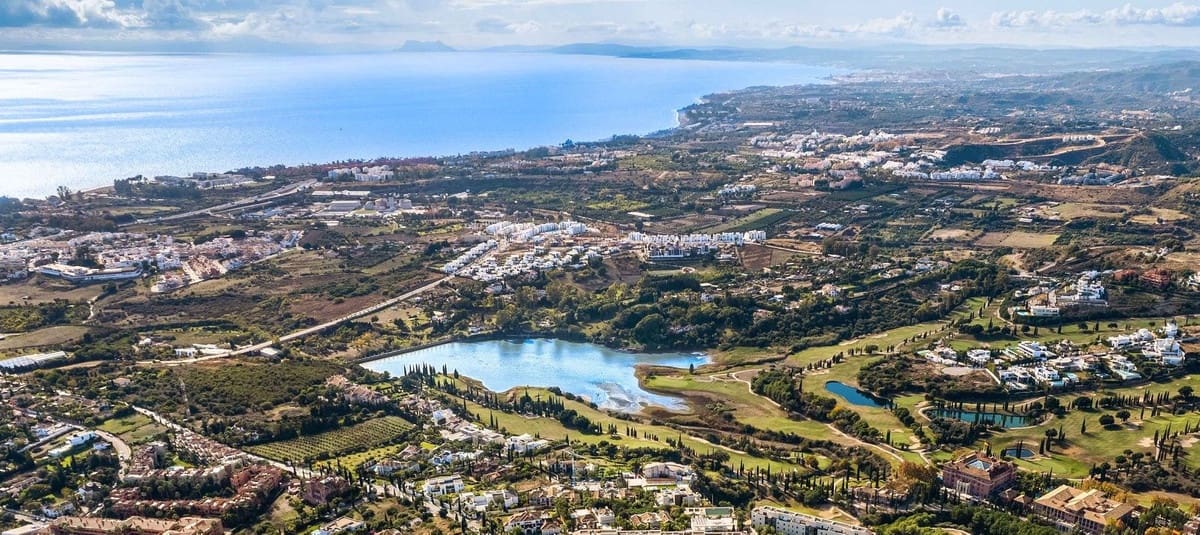 2 makuuhuone Huoneisto myytävänä paikassa Los Flamingos mukana uima-altaan - 390 000 € (Ref: 9972186)
