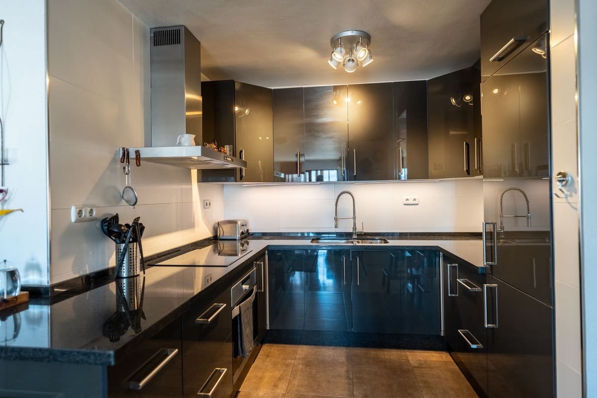 2 soveværelse Lejlighed til salg i Fuengirola med garage - € 389.000 (Ref: 9972189)