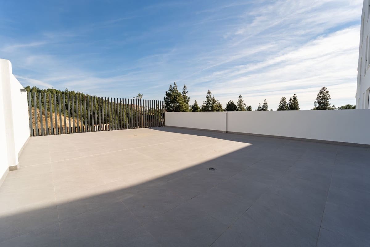 2 soverom Leilighet til salgs i Mijas Costa med svømmebasseng garasje - € 455 000 (Ref: 9972550)