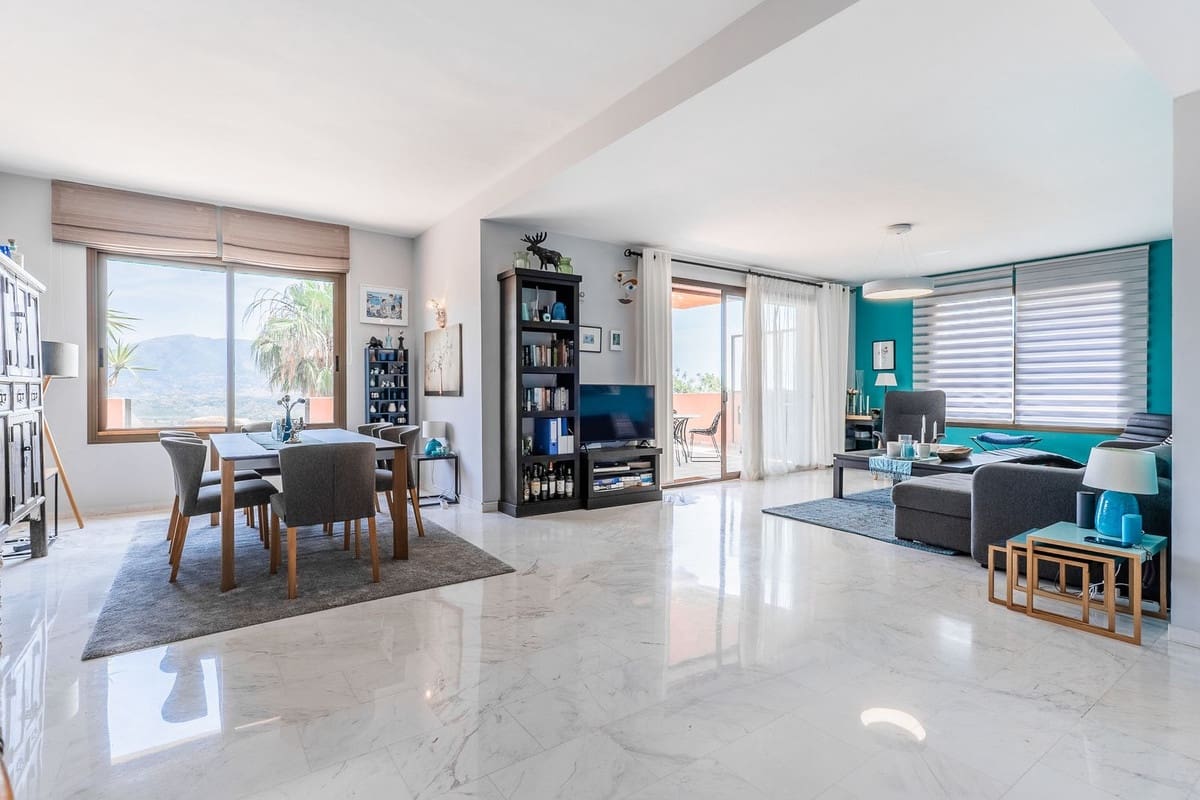 2 soveværelse Lejlighed til salg i La Mairena med swimmingpool garage - € 449.000 (Ref: 9972552)