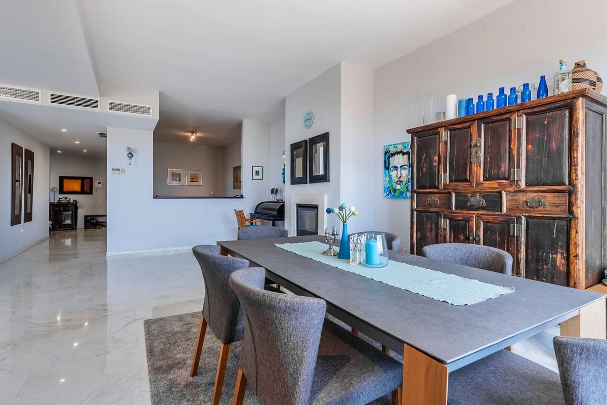 2 soveværelse Lejlighed til salg i La Mairena med swimmingpool garage - € 449.000 (Ref: 9972552)