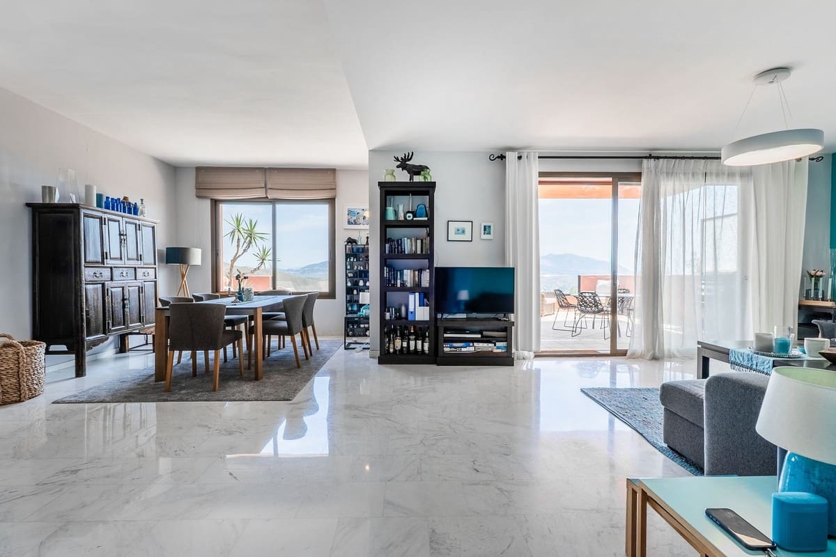2 soveværelse Lejlighed til salg i La Mairena med swimmingpool garage - € 449.000 (Ref: 9972552)