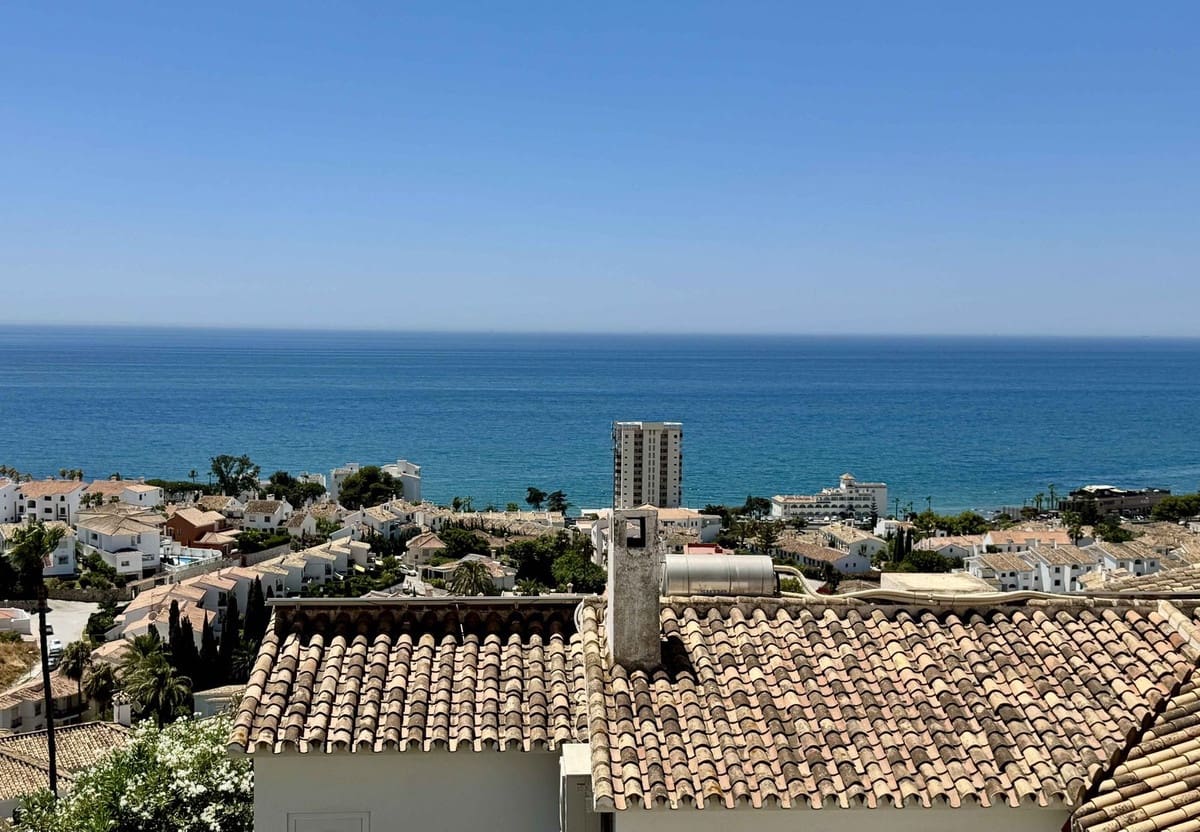 4 bedroom Apartment for sale in Riviera del Sol with pool - € 429,000 (Ref: 9972555)