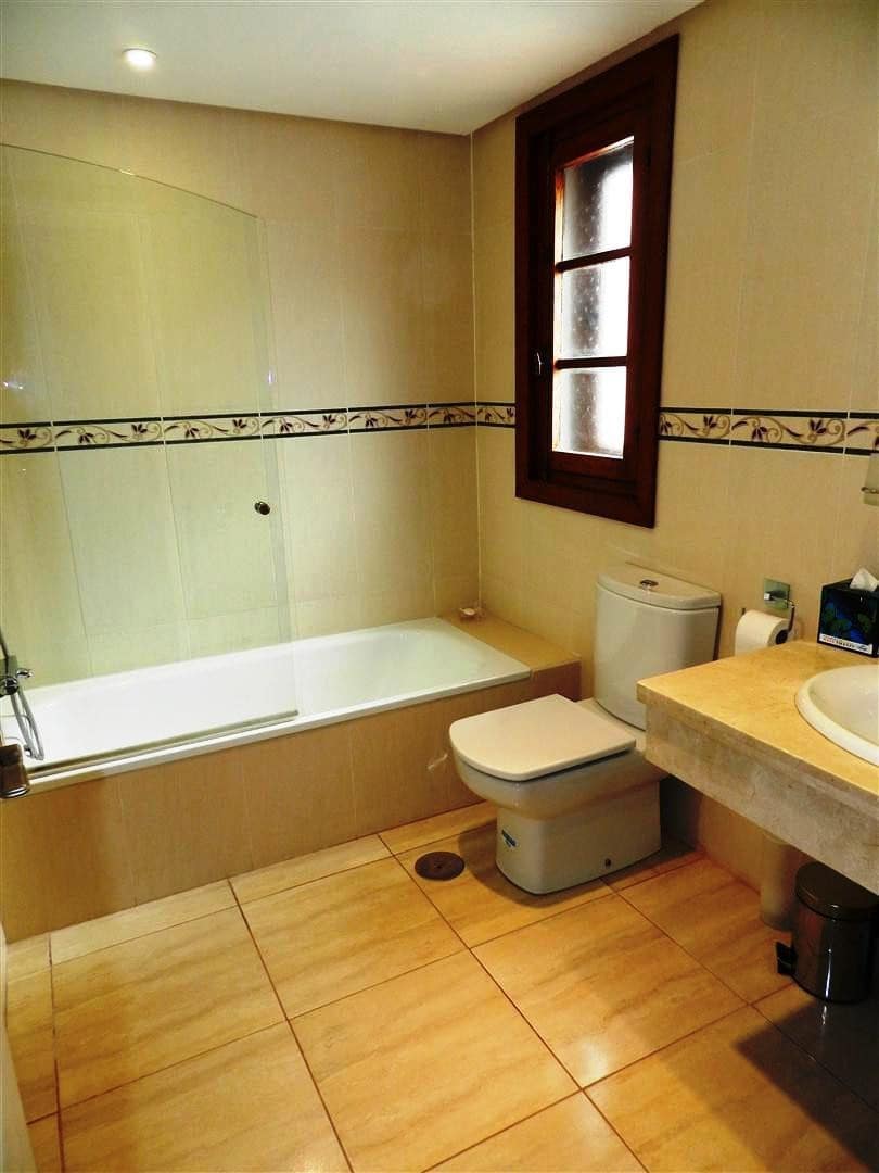 3 bedroom Apartment for sale in La Duquesa / Puerto de la Duquesa - € 420,000 (Ref: 9972556)