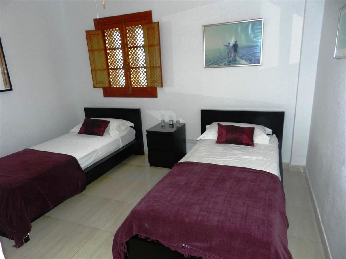 3 bedroom Apartment for sale in La Duquesa / Puerto de la Duquesa - € 420,000 (Ref: 9972556)