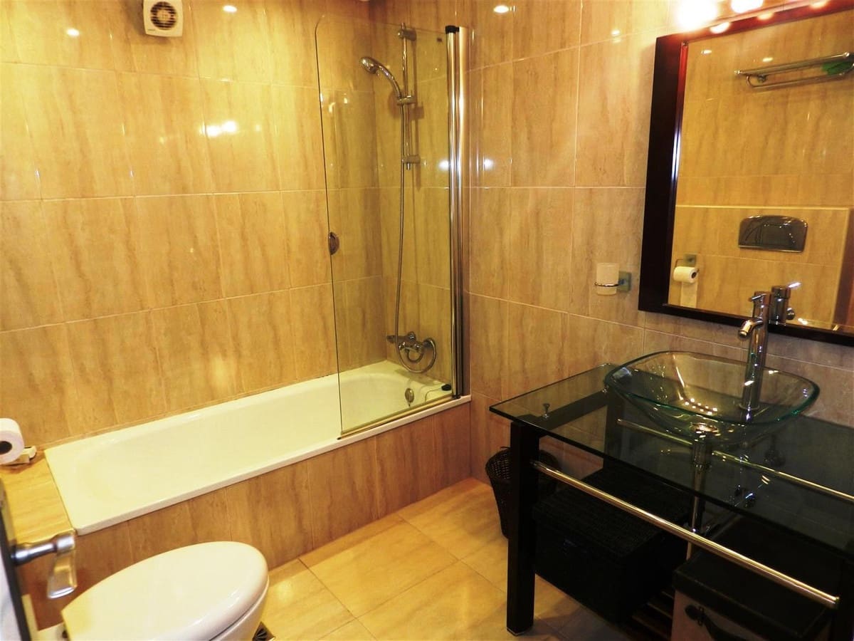 3 bedroom Apartment for sale in La Duquesa / Puerto de la Duquesa - € 420,000 (Ref: 9972556)