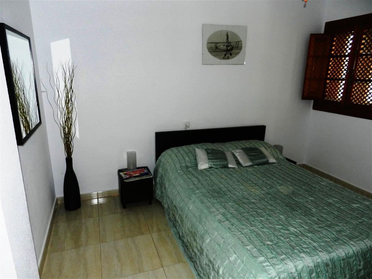 3 bedroom Apartment for sale in La Duquesa / Puerto de la Duquesa - € 420,000 (Ref: 9972556)
