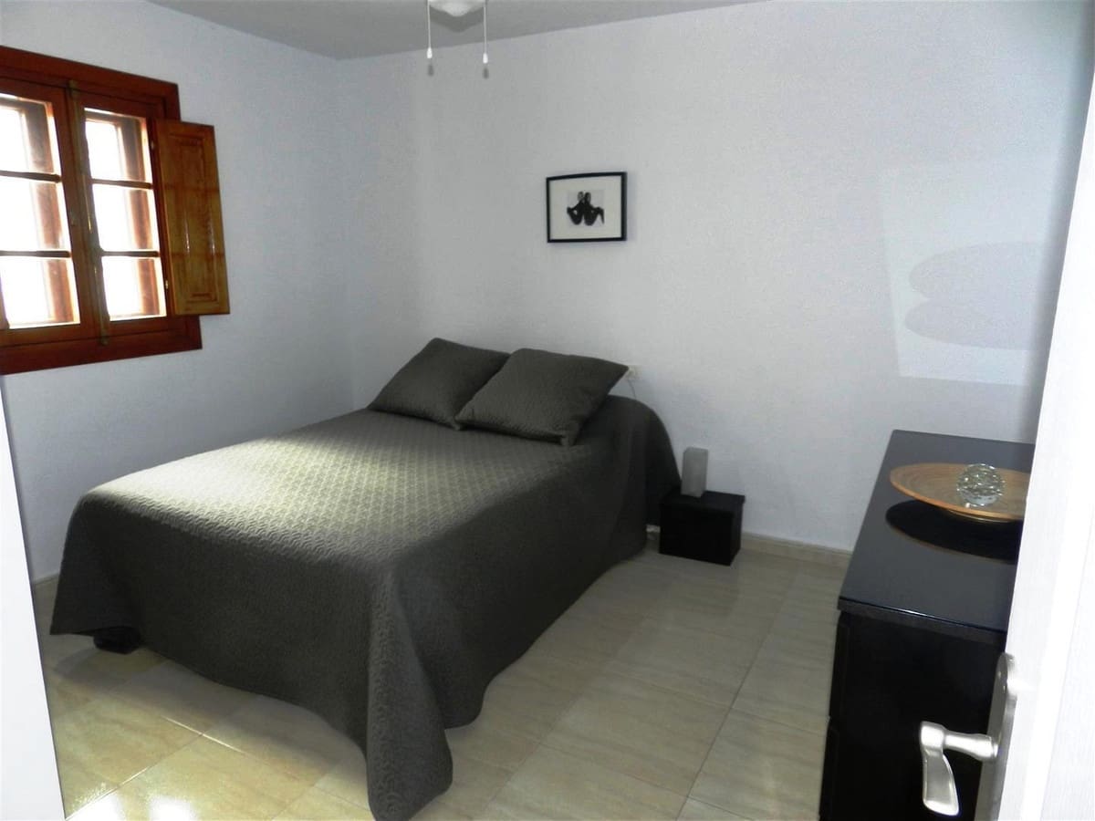 3 bedroom Apartment for sale in La Duquesa / Puerto de la Duquesa - € 420,000 (Ref: 9972556)