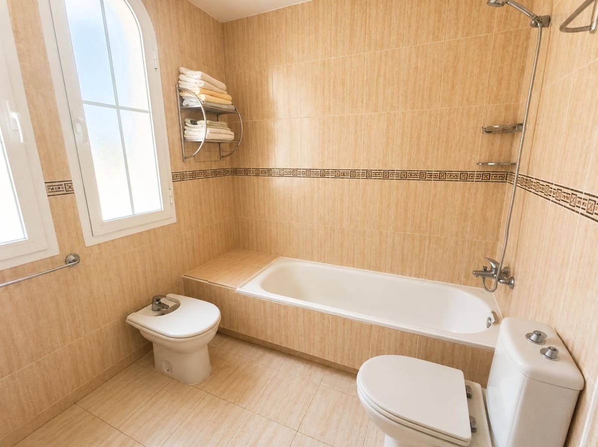 3 sypialnia Willa na sprzedaż w Riviera del Sol z basenem - 479 000 € (Ref: 9972560)