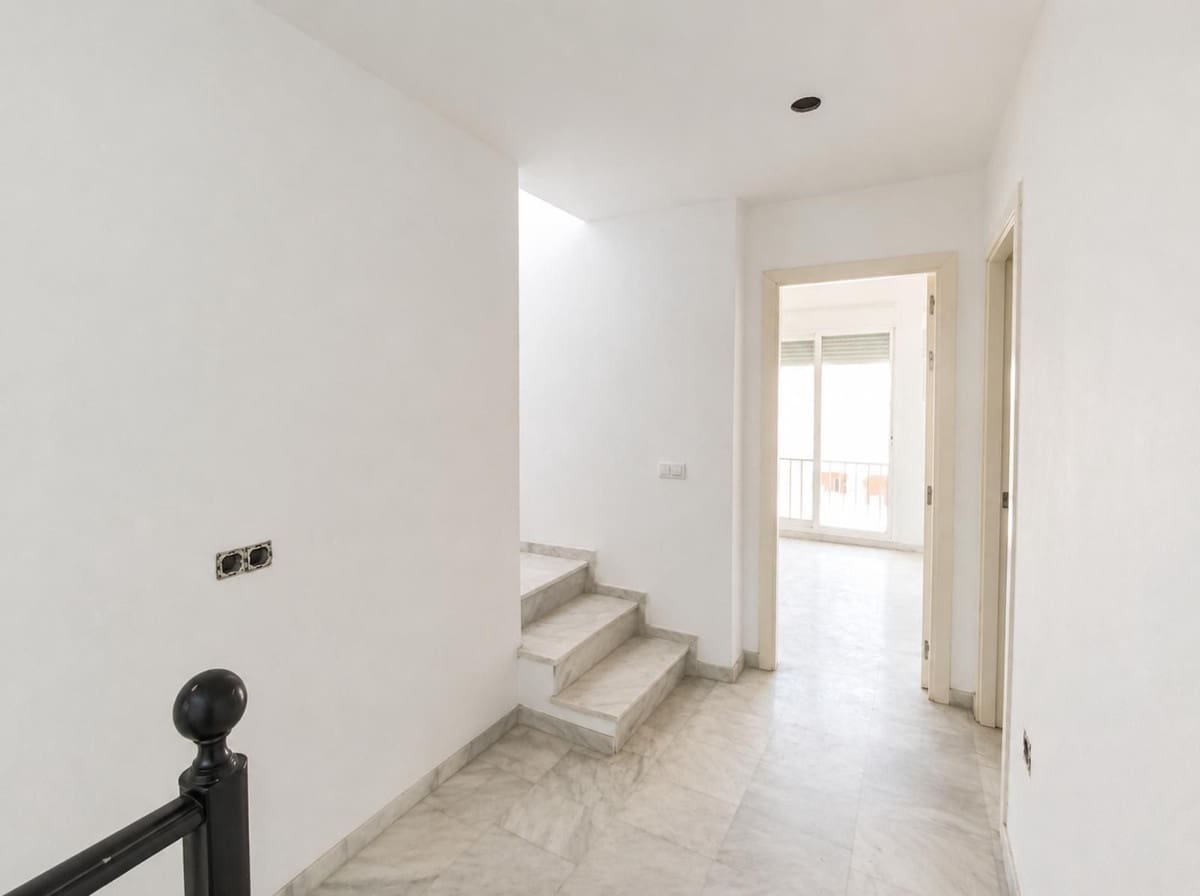 3 sypialnia Willa na sprzedaż w Riviera del Sol z basenem - 479 000 € (Ref: 9972560)