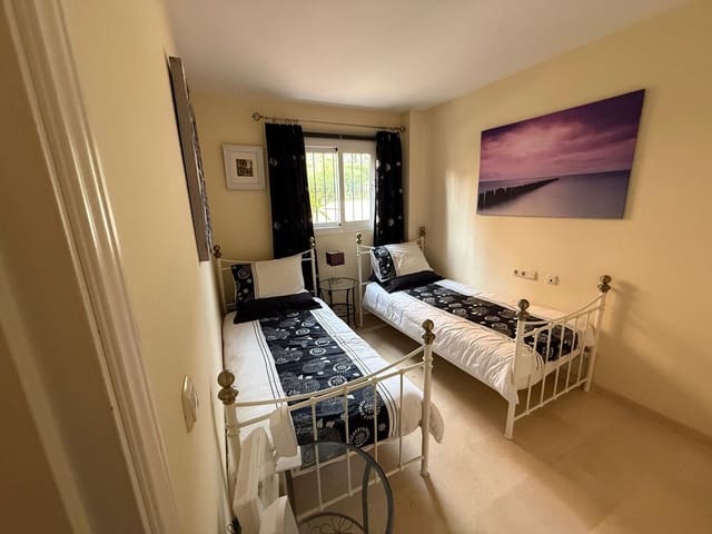 2 soverom Leilighet til salgs i Elviria, Marbella med svømmebasseng garasje - € 425 000 (Ref: 9972561)