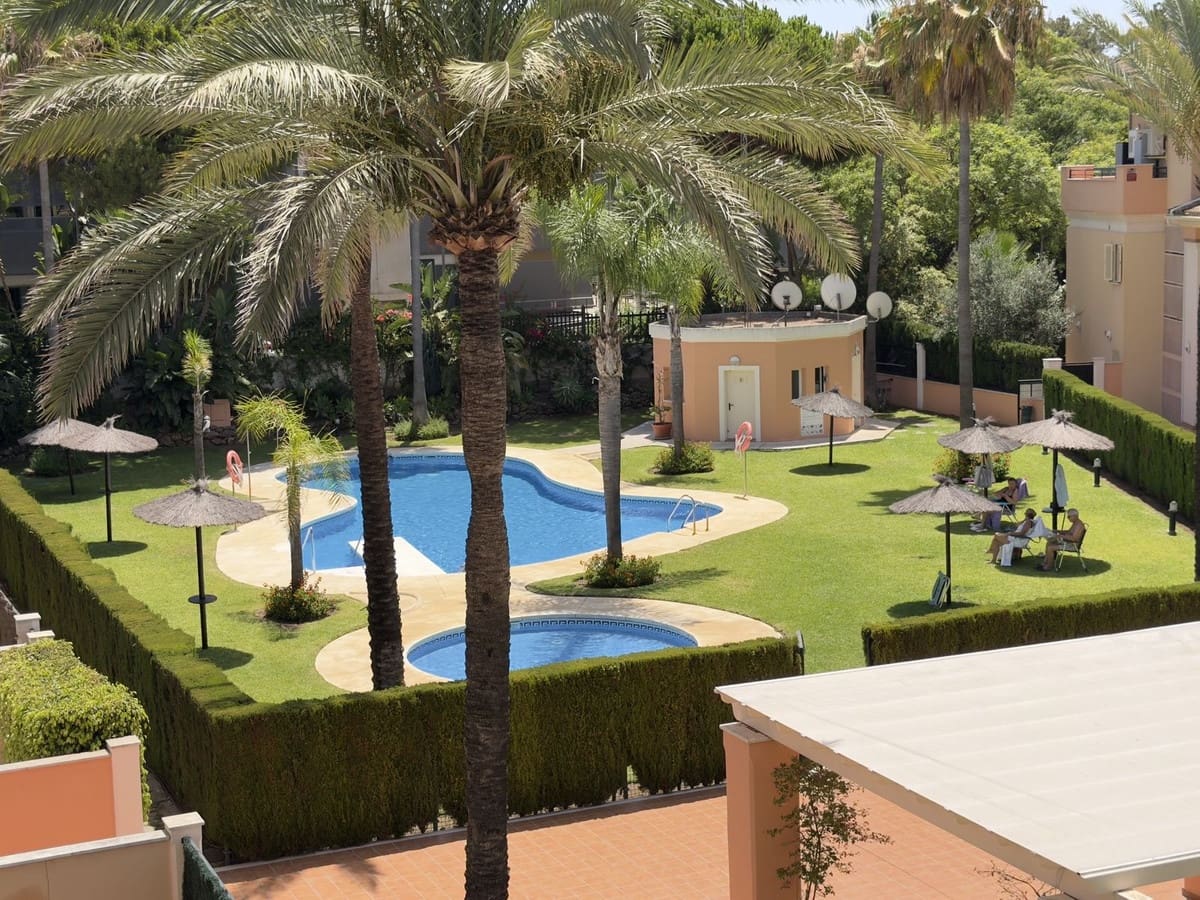 Apartamento de 1 habitación en Elviria en venta con piscina garaje - 430.000 € (Ref: 9972562)