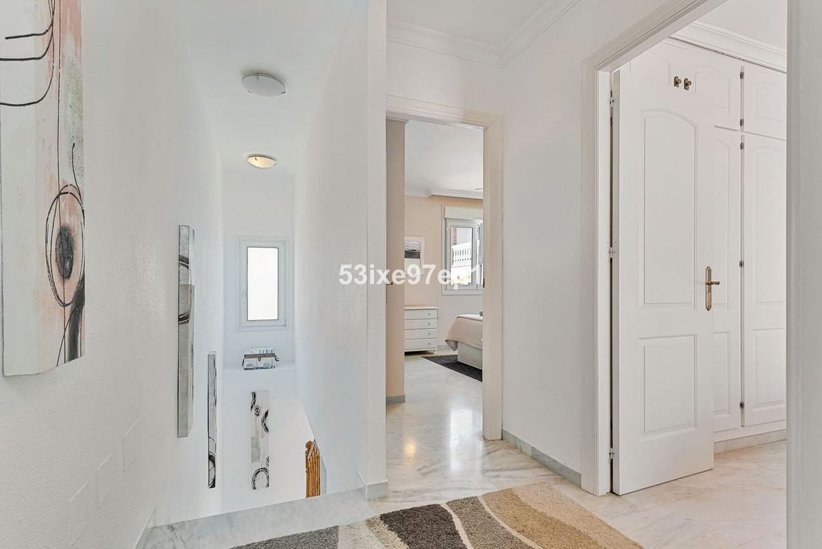 2 bedroom Townhouse for sale in Fuengirola with pool - € 439,000 (Ref: 9972573)