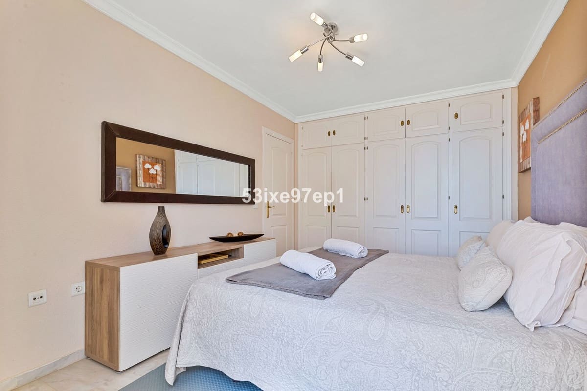 2 bedroom Townhouse for sale in Fuengirola with pool - € 439,000 (Ref: 9972573)
