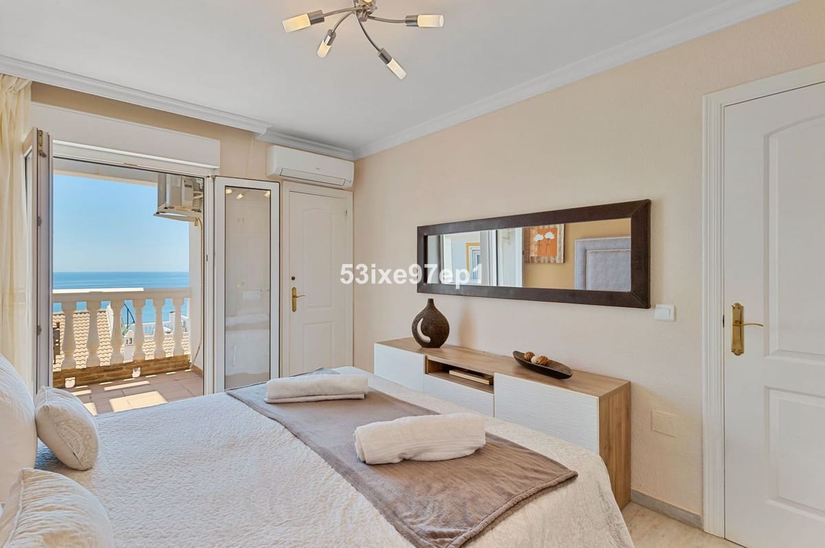 2 bedroom Townhouse for sale in Fuengirola with pool - € 439,000 (Ref: 9972573)