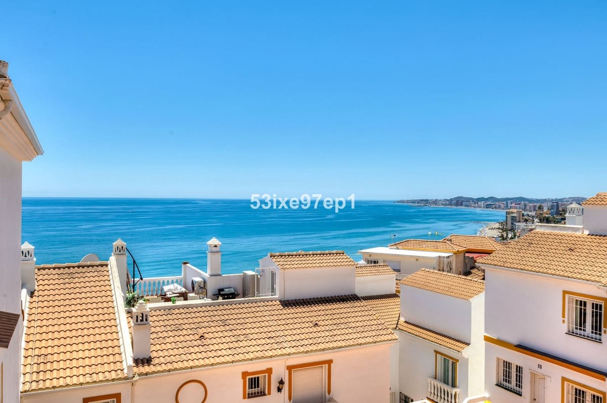 2 bedroom Townhouse for sale in Fuengirola with pool - € 439,000 (Ref: 9972573)
