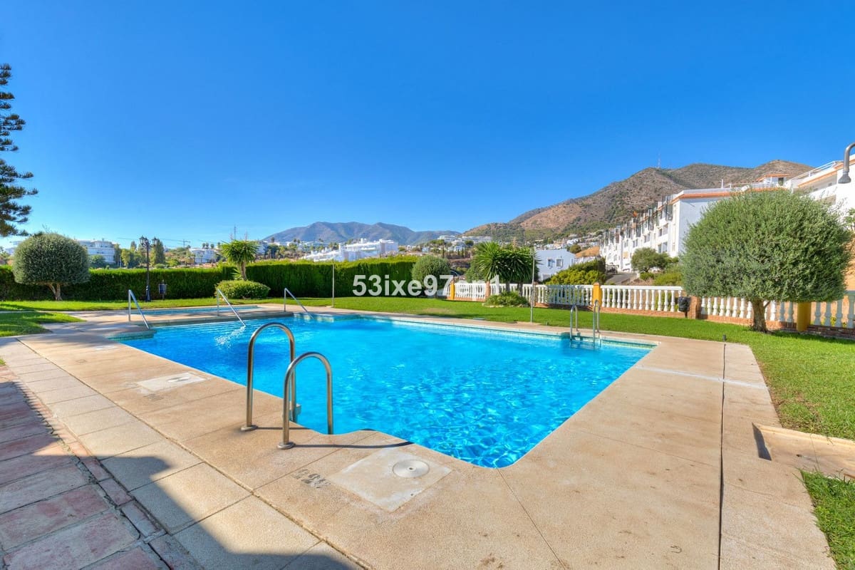 2 bedroom Townhouse for sale in Fuengirola with pool - € 439,000 (Ref: 9972573)
