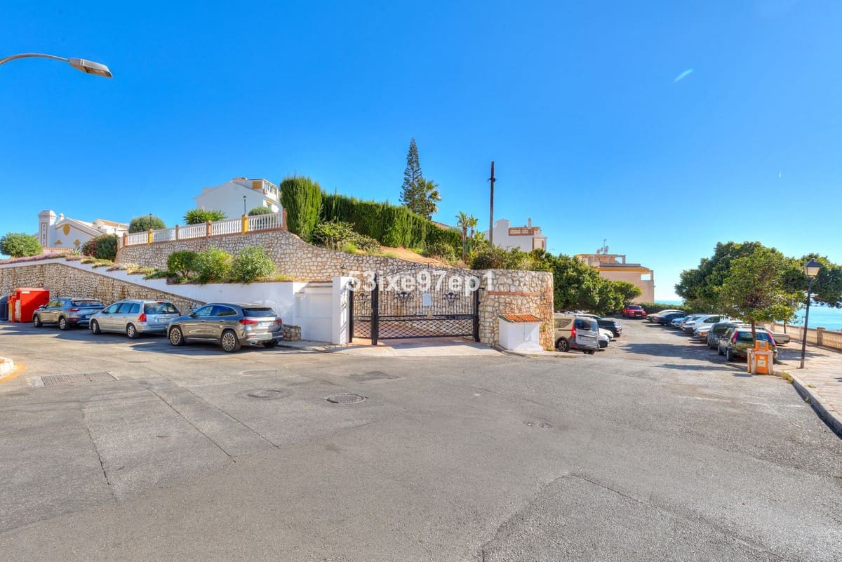 2 bedroom Townhouse for sale in Fuengirola with pool - € 439,000 (Ref: 9972573)
