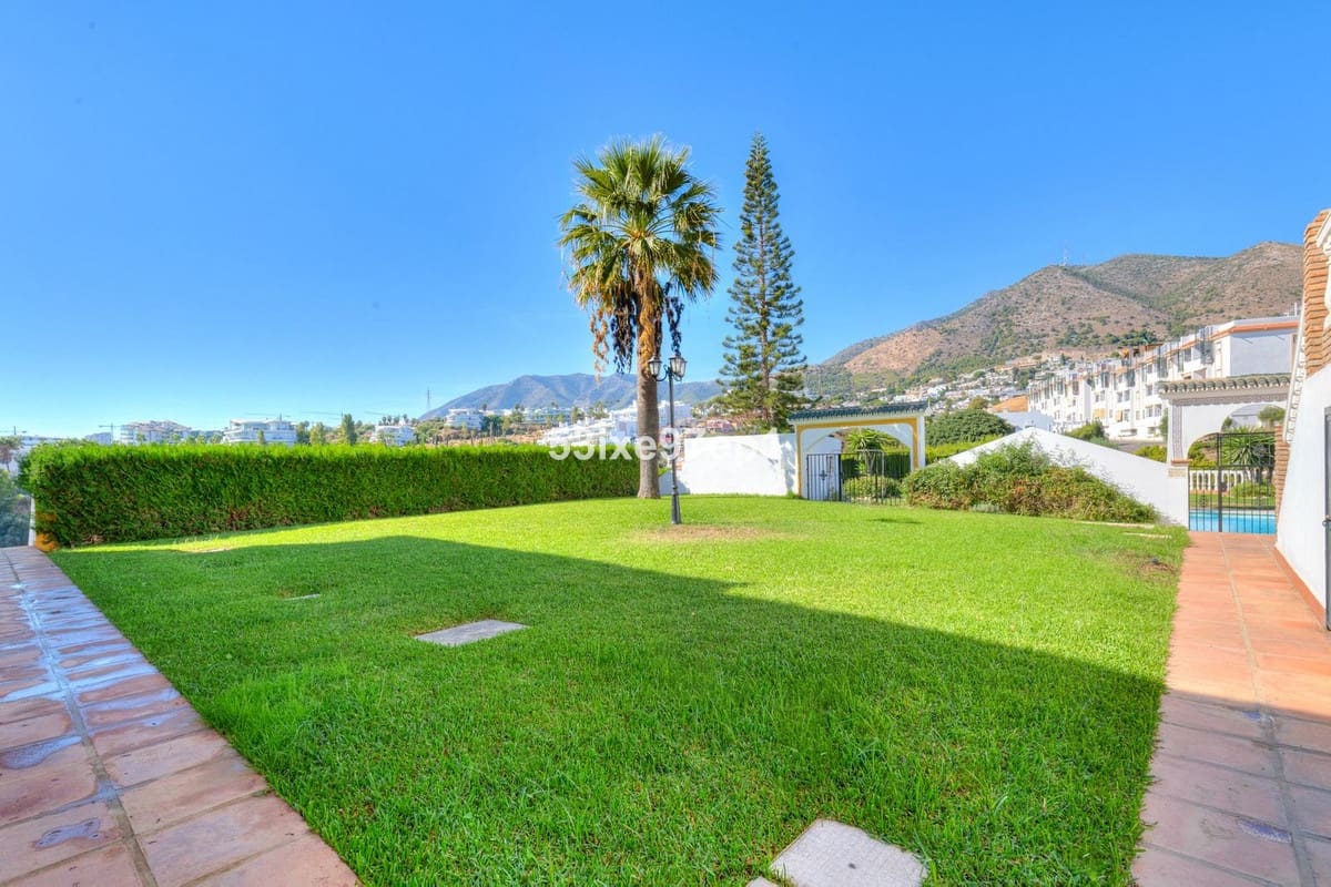 2 bedroom Townhouse for sale in Fuengirola with pool - € 439,000 (Ref: 9972573)