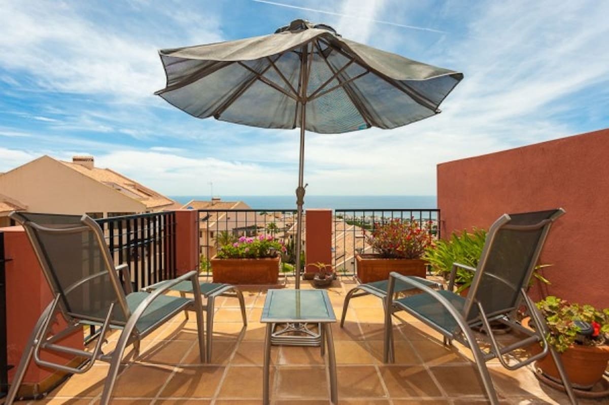 2 bedroom Apartment for sale in Calahonda with pool - € 445,000 (Ref: 9972576)