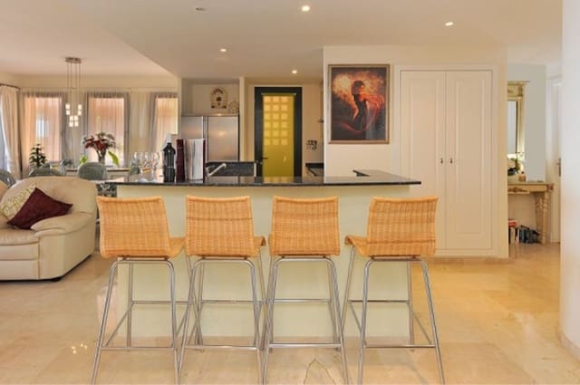 2 soveværelse Lejlighed til salg i Calahonda, Mijas med swimmingpool - € 445.000 (Ref: 9972576)