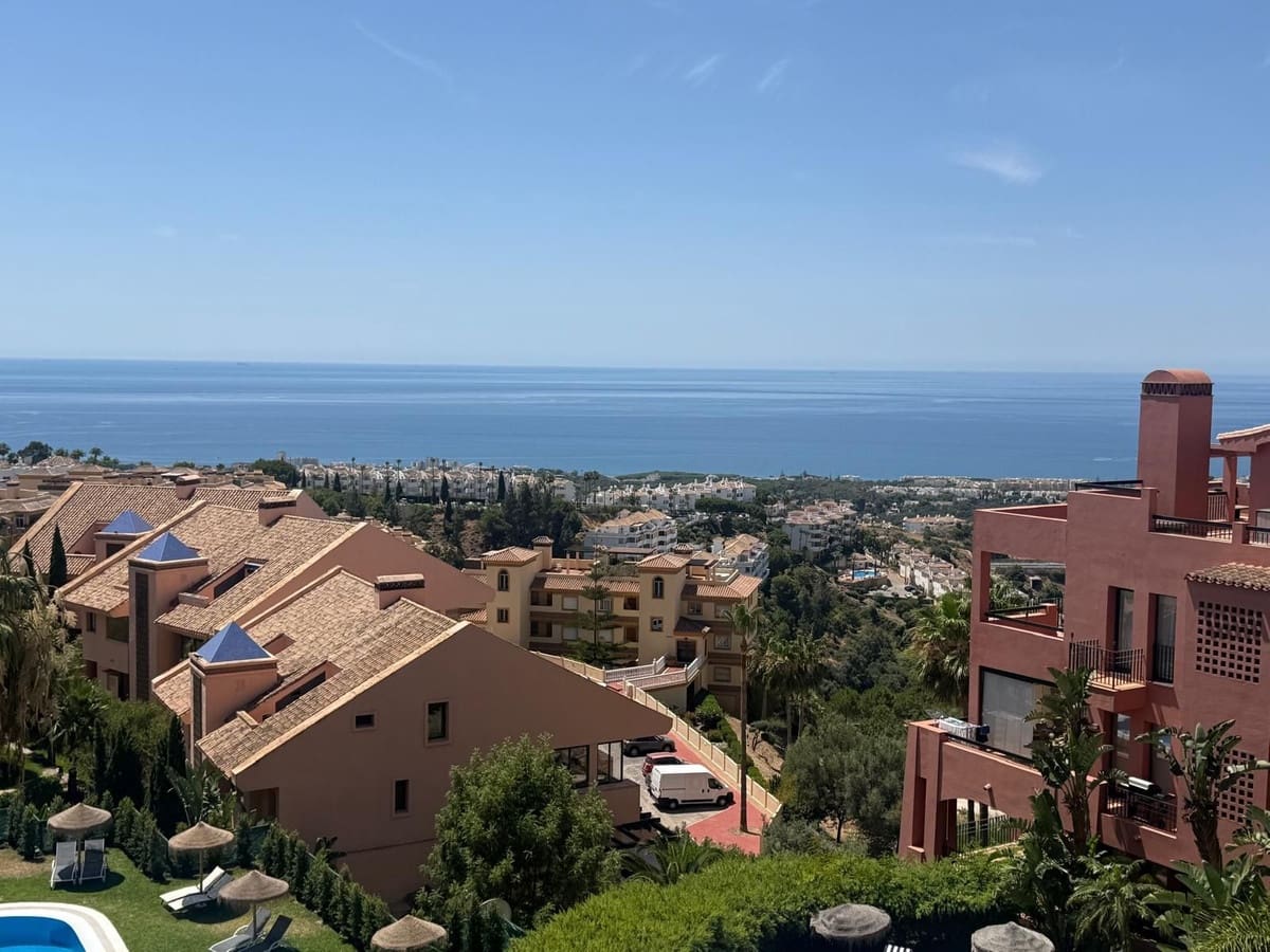 2 bedroom Apartment for sale in Calahonda with pool - € 445,000 (Ref: 9972576)