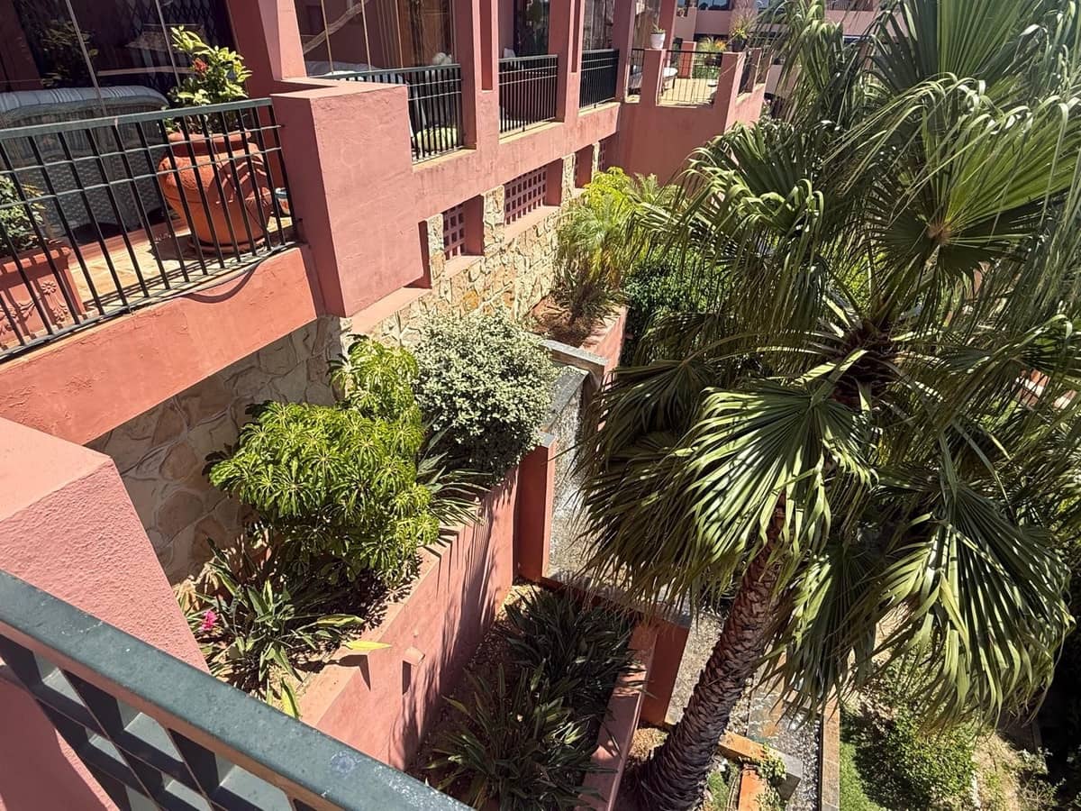 2 bedroom Apartment for sale in Calahonda with pool - € 445,000 (Ref: 9972576)