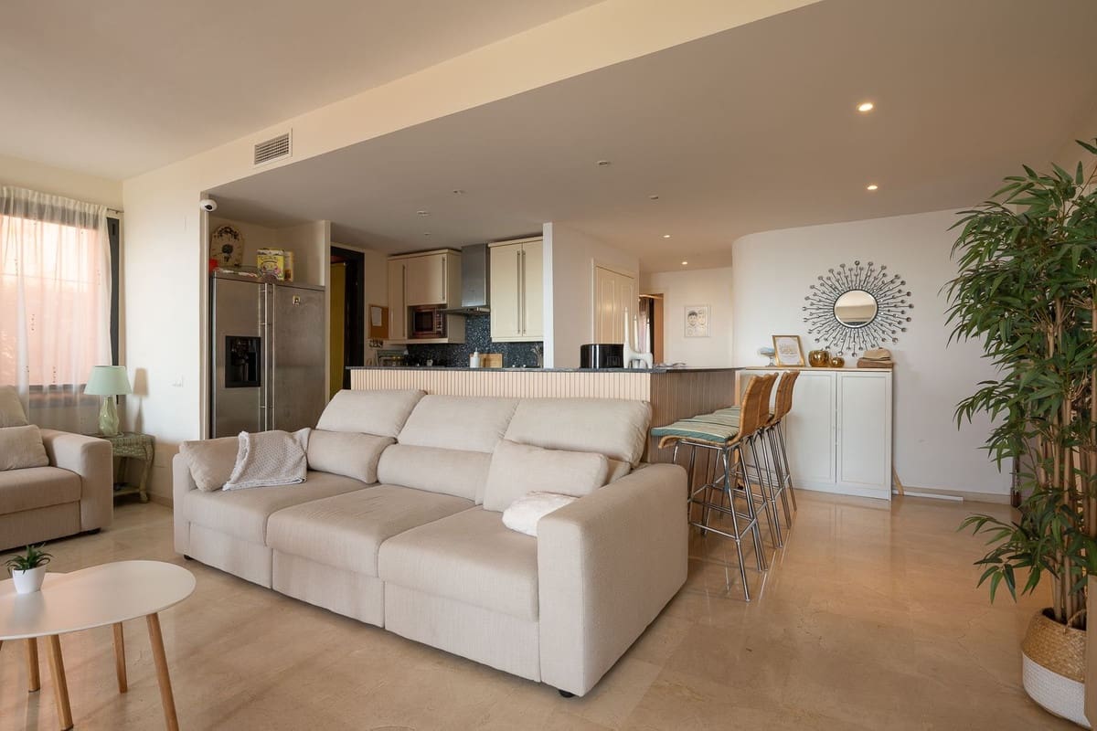 Apartamento de 2 habitaciones en Calahonda en venta con piscina garaje - 445.000 € (Ref: 9972576)