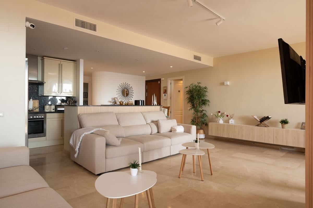 Apartamento de 2 habitaciones en Calahonda en venta con piscina garaje - 445.000 € (Ref: 9972576)