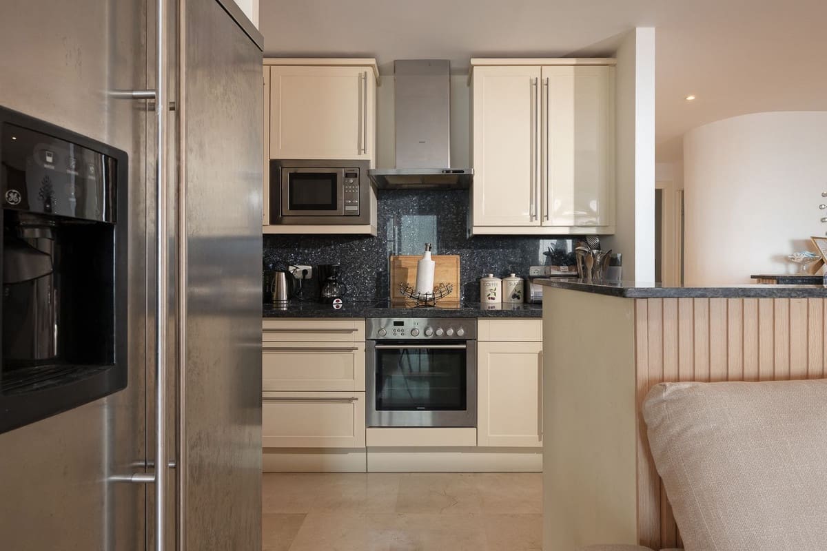 Apartamento de 2 habitaciones en Calahonda en venta con piscina garaje - 445.000 € (Ref: 9972576)