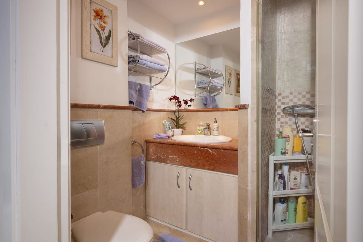 Apartamento de 2 habitaciones en Calahonda en venta con piscina garaje - 445.000 € (Ref: 9972576)