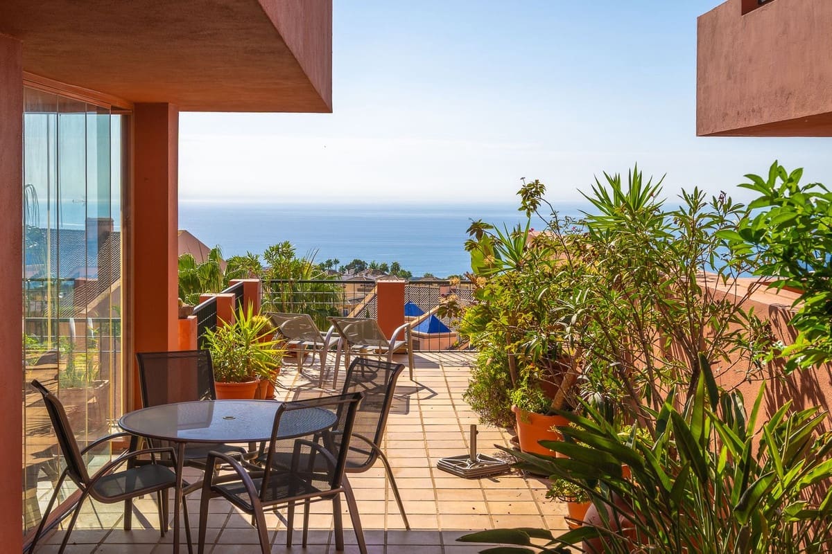 Apartamento de 2 habitaciones en Calahonda en venta con piscina garaje - 445.000 € (Ref: 9972576)
