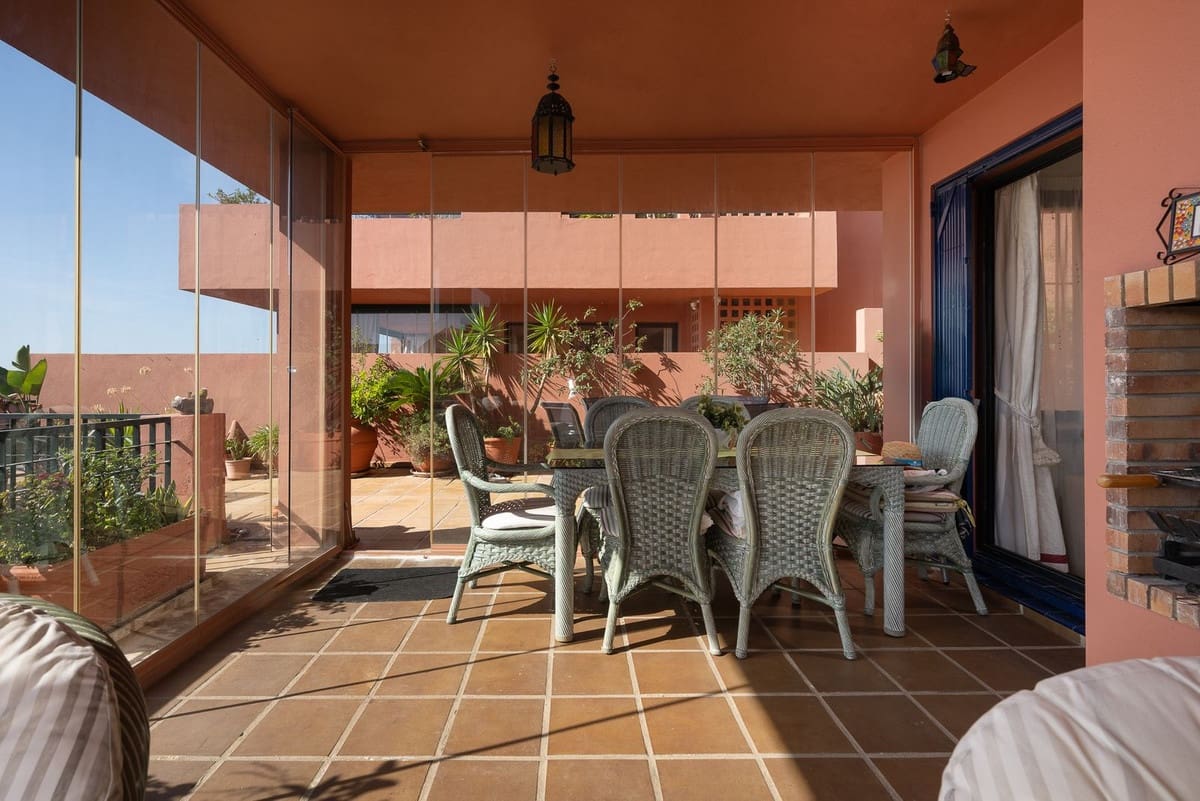 Apartamento de 2 habitaciones en Calahonda en venta con piscina garaje - 445.000 € (Ref: 9972576)