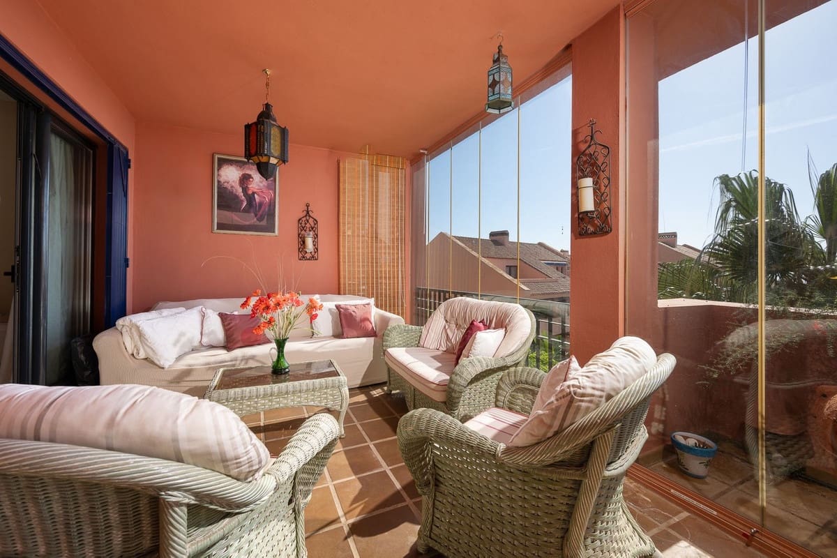Apartamento de 2 habitaciones en Calahonda en venta con piscina garaje - 445.000 € (Ref: 9972576)