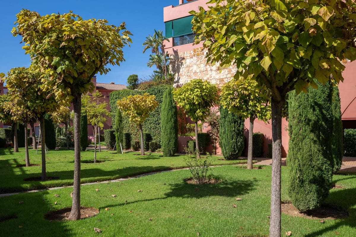 Apartamento de 2 habitaciones en Calahonda en venta con piscina garaje - 445.000 € (Ref: 9972576)