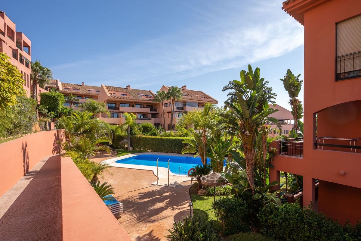 Apartamento de 2 habitaciones en Calahonda en venta con piscina garaje - 445.000 € (Ref: 9972576)