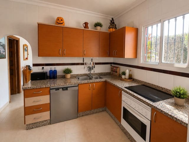 2 soverom Villa til salgs i Manilva med svømmebasseng garasje - € 465 000 (Ref: 9972577)