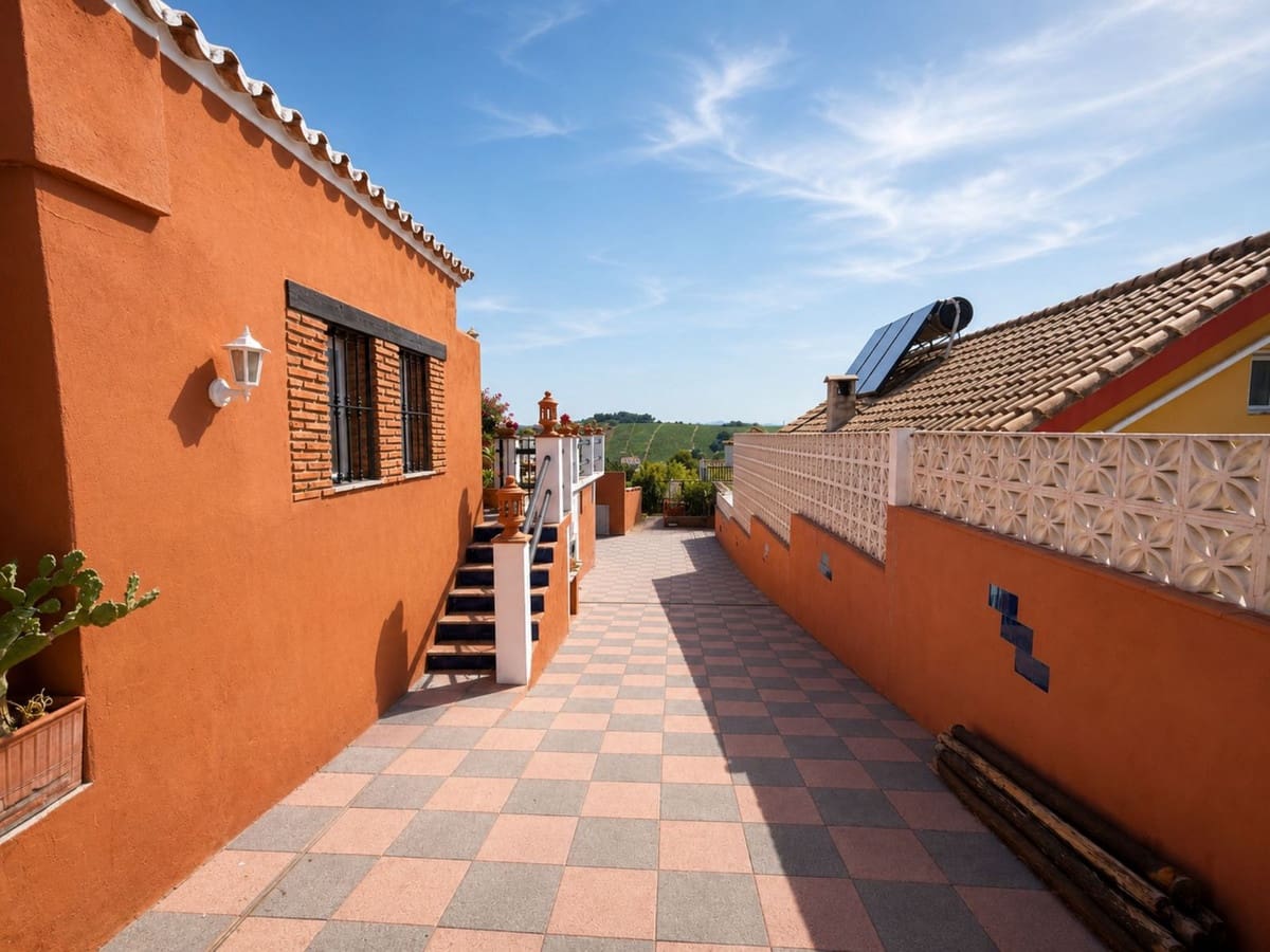 Chalet de 2 habitaciones en Manilva en venta con piscina garaje - 465.000 € (Ref: 9972577)