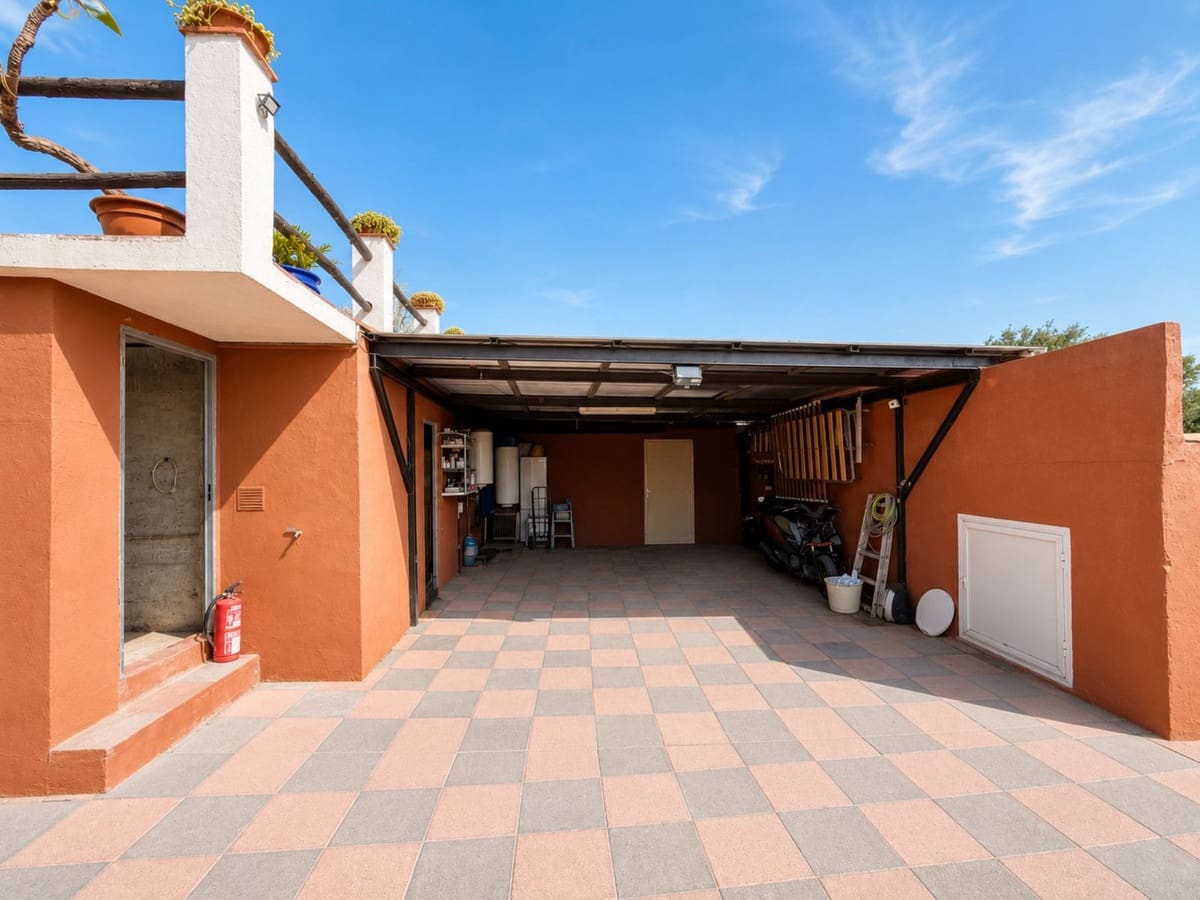 Chalet de 2 habitaciones en Manilva en venta con piscina garaje - 465.000 € (Ref: 9972577)