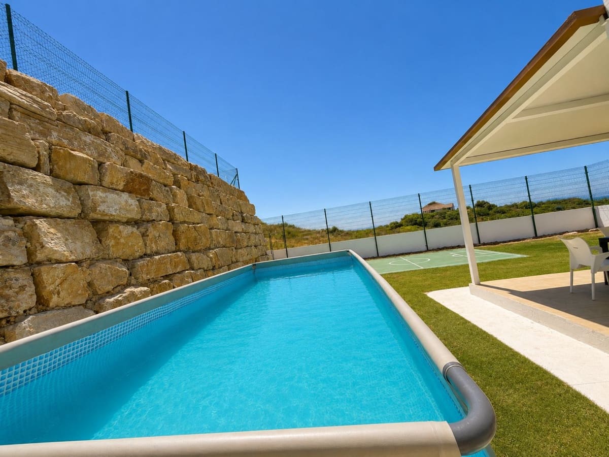 3 soveværelse Semi-Rækkehus til salg i Casares med swimmingpool - € 479.000 (Ref: 9972581)