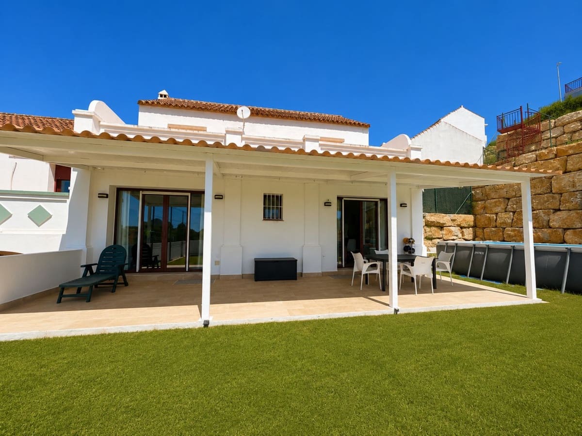 3 soveværelse Semi-Rækkehus til salg i Casares med swimmingpool - € 479.000 (Ref: 9972581)
