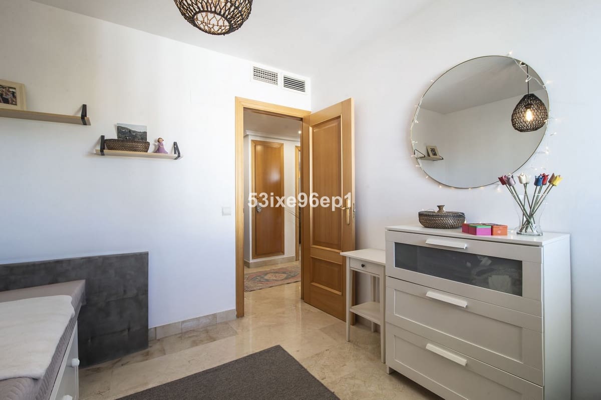 Apartamento de 3 habitaciones en New Golden Mile en venta con piscina - 449.000 € (Ref: 9972583)