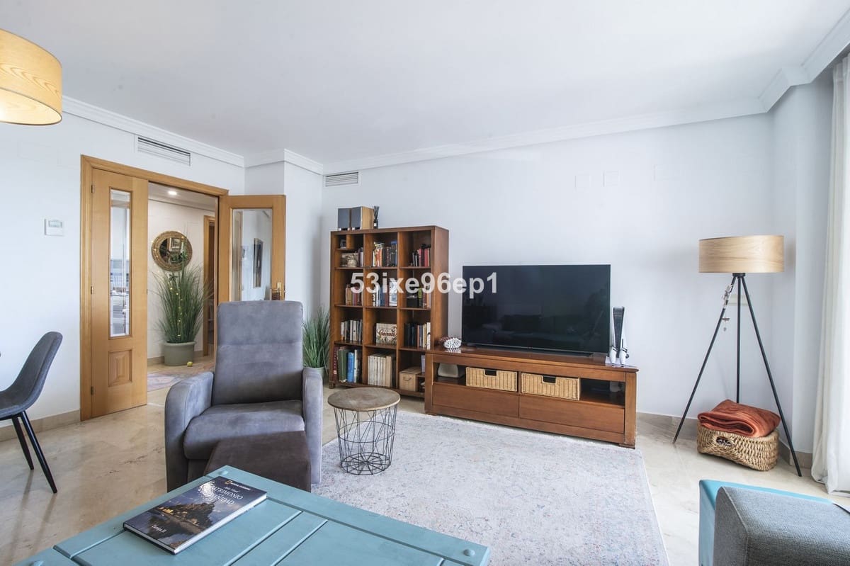 Apartamento de 3 habitaciones en New Golden Mile en venta con piscina - 449.000 € (Ref: 9972583)