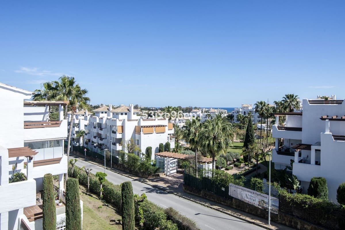 Apartamento de 3 habitaciones en New Golden Mile en venta con piscina - 449.000 € (Ref: 9972583)