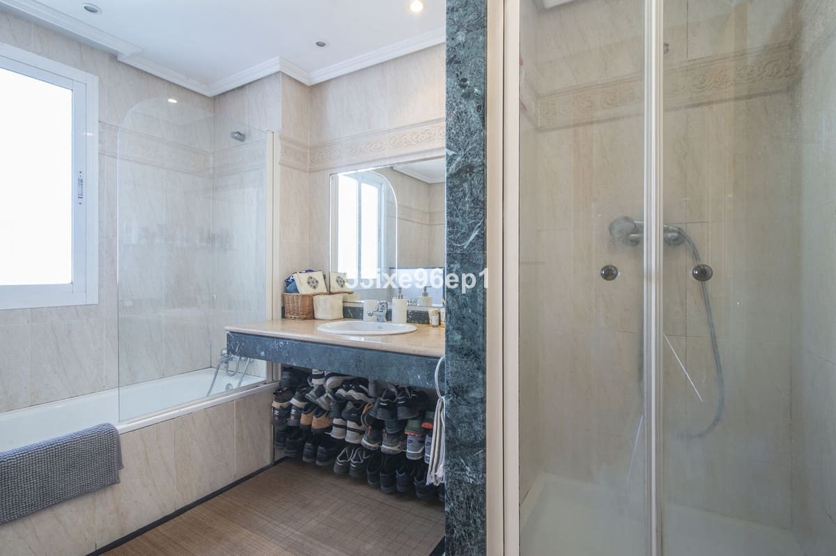 Apartamento de 3 habitaciones en New Golden Mile en venta con piscina - 449.000 € (Ref: 9972583)