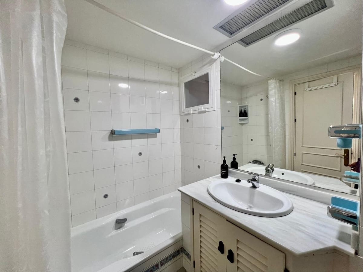 2 soverom Leilighet til salgs i Elviria med svømmebasseng - € 435 000 (Ref: 9972587)