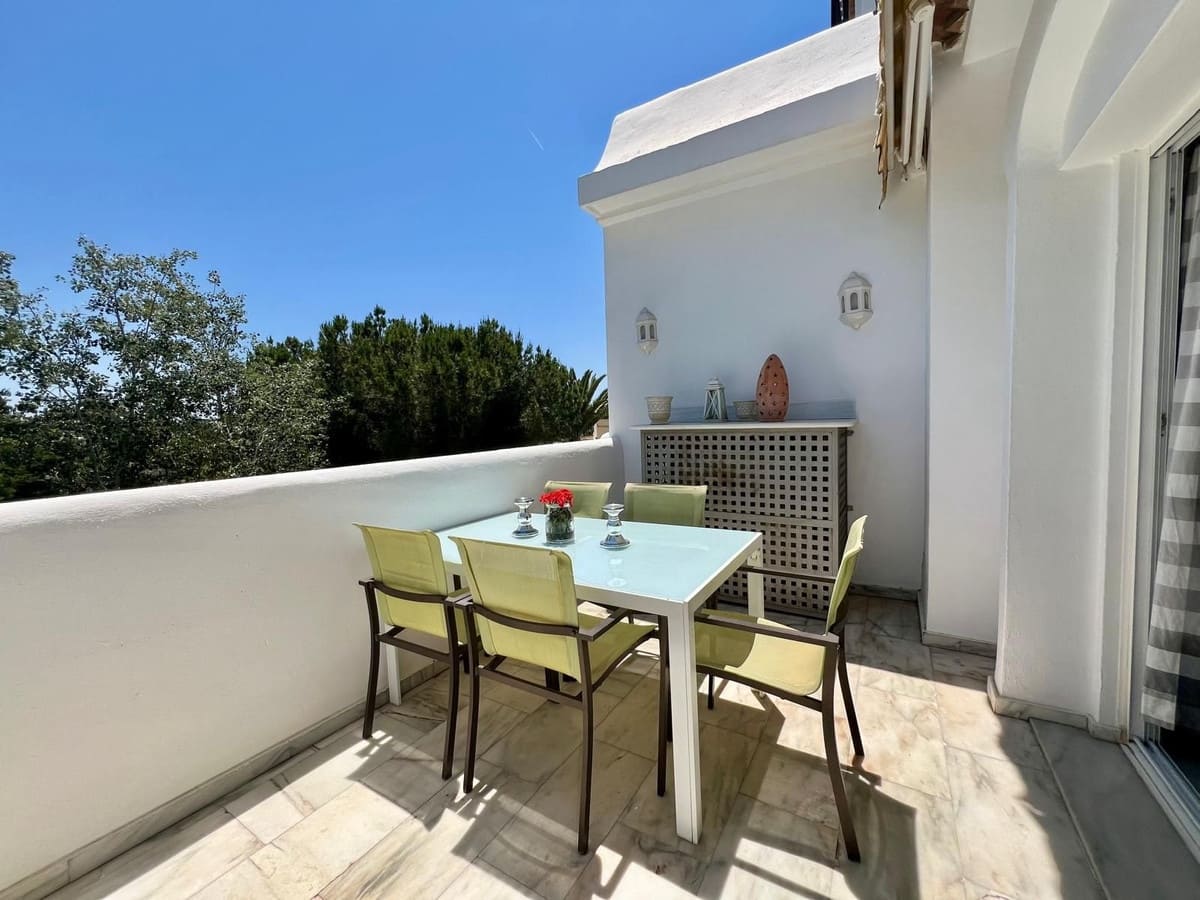 2 soverom Leilighet til salgs i Elviria med svømmebasseng - € 435 000 (Ref: 9972587)