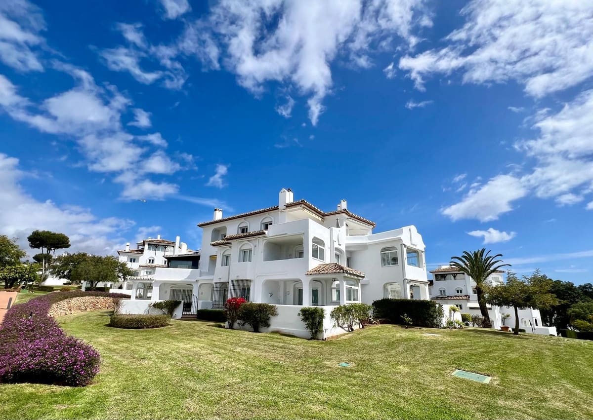2 soverom Leilighet til salgs i Elviria med svømmebasseng - € 435 000 (Ref: 9972587)